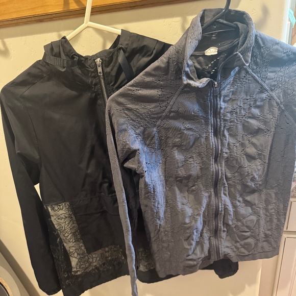 FABLETICS WOMEN'S BUNDLE OF 2 JACKETS SIZE SMALL EXCELLENT CONDITION - Picture 1 of 10